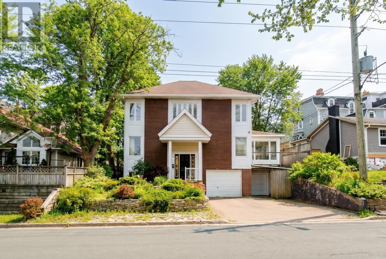 47 Empire Avenue