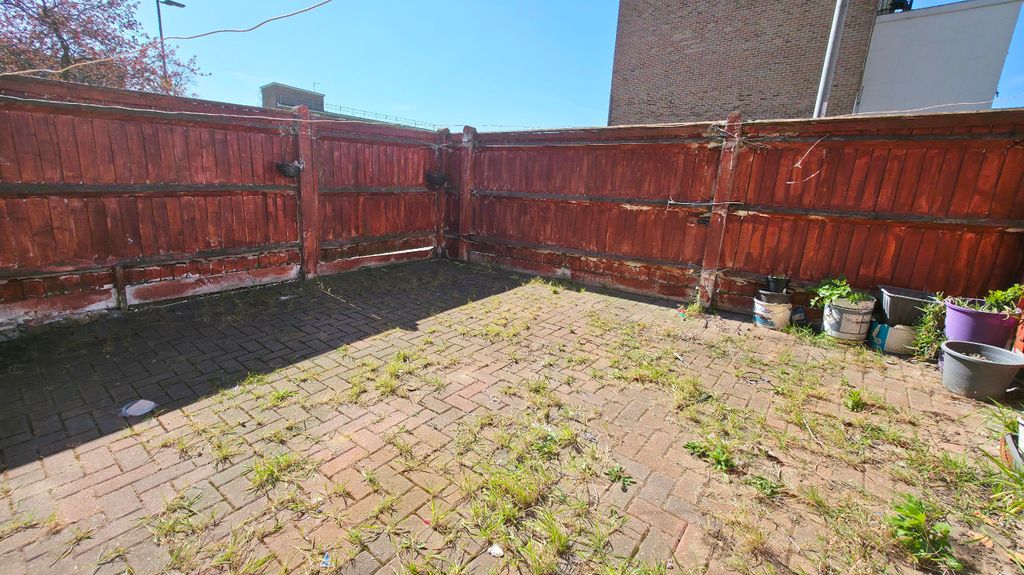 Additional image 4 of 3 bed flat for saleBradwell Avenue, Dagenham RM10