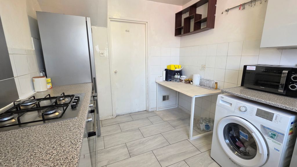 Additional image 6 of 3 bed flat for saleBradwell Avenue, Dagenham RM10