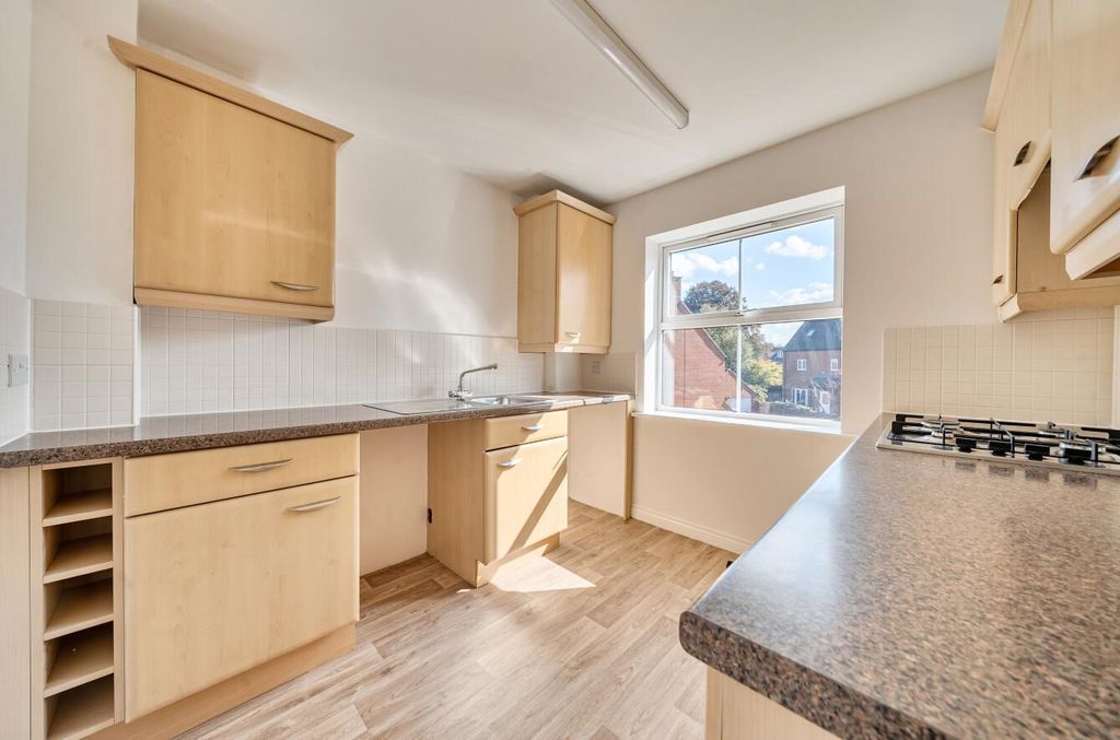 3 bed flat for salePopham Close, Tiverton, Devon EX16 photo 2