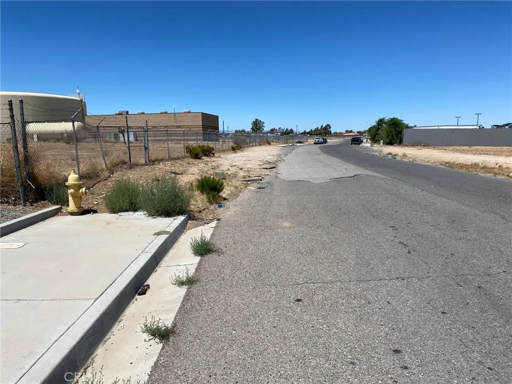 Mesa Street, Hesperia, CA 92345 photo 5