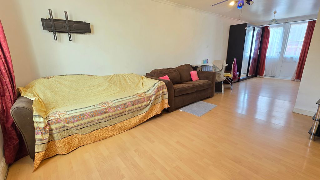 Additional image 7 of 3 bed flat for saleBradwell Avenue, Dagenham RM10