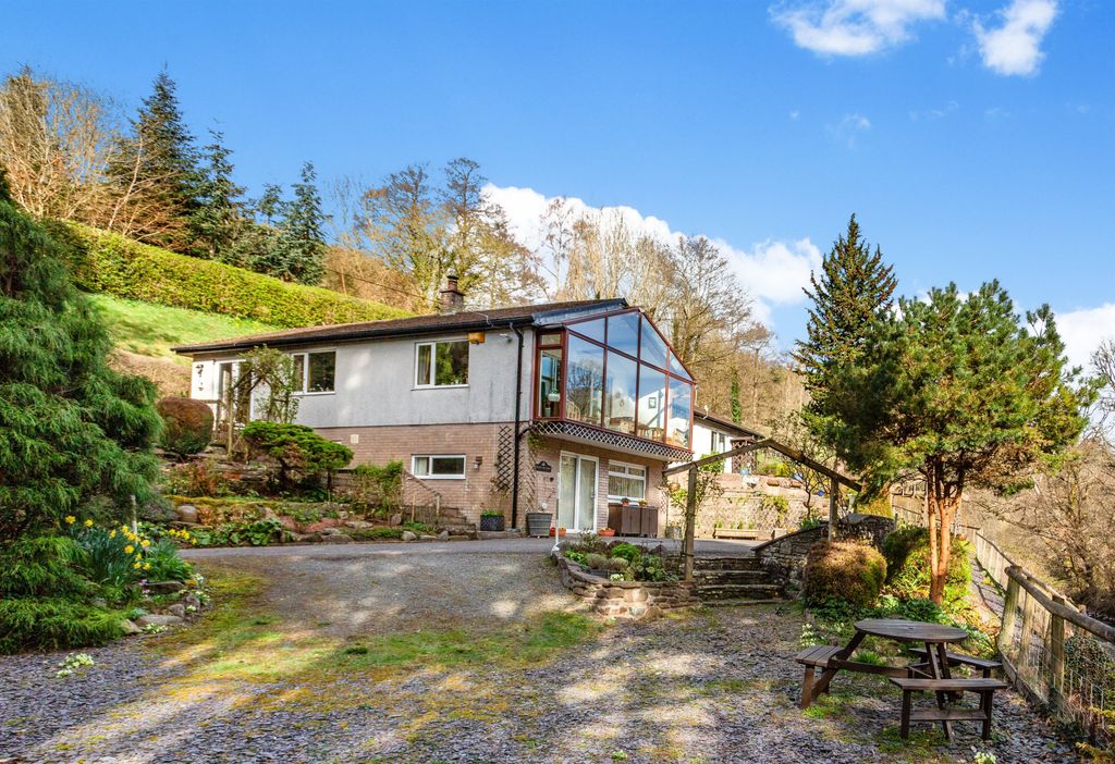6 bed detached house for saleLlangenny, Crickhowell, Powys NP8