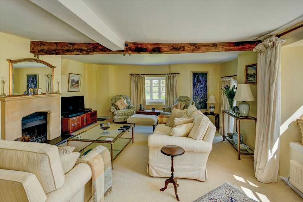 6 bed detached house for saleCullompton, Devon EX15. photo 4