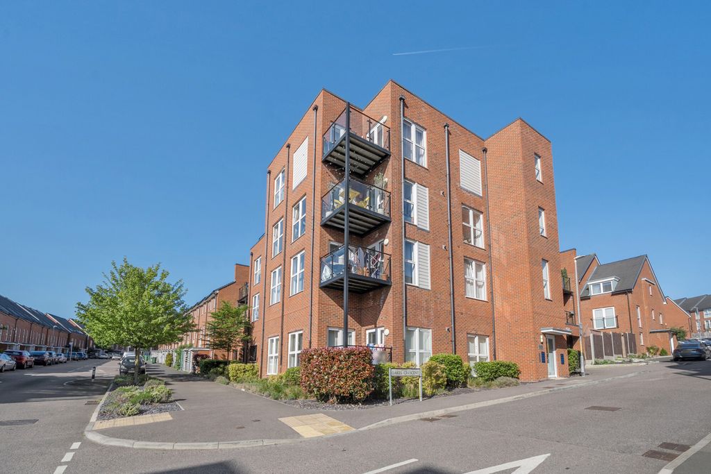 2 bed flat for saleOakes Crescent, Dartford, Kent DA1