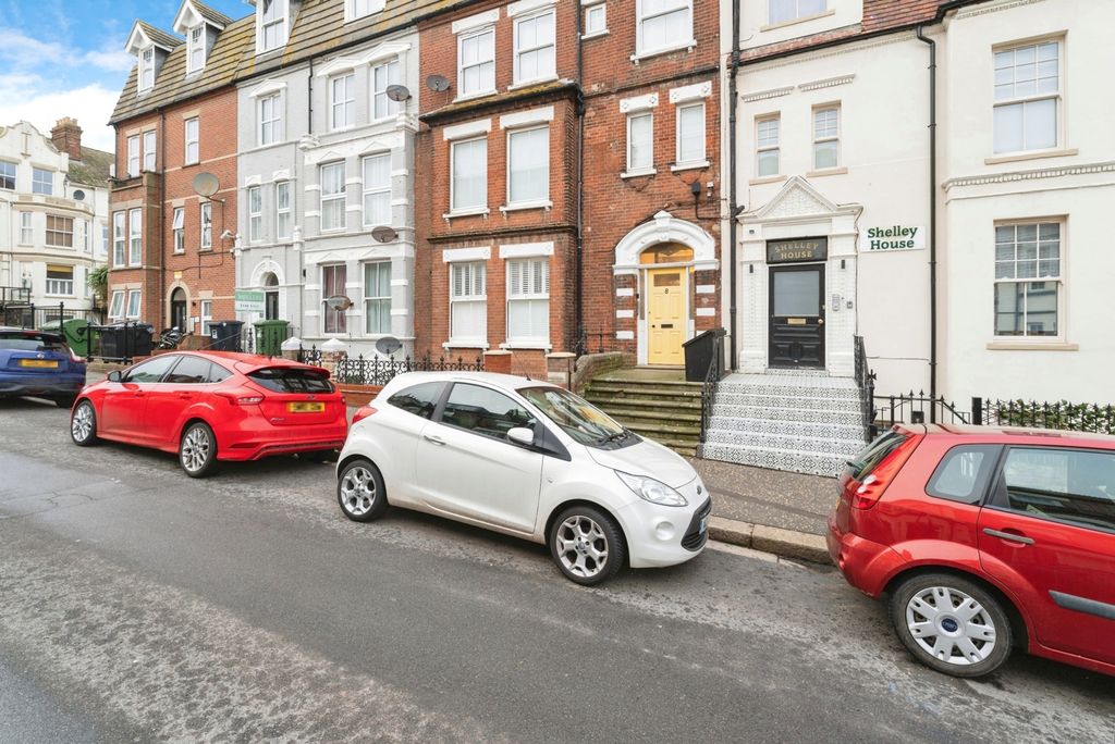 2 bed flat for saleCadogan Road, Cromer, Norfolk NR27