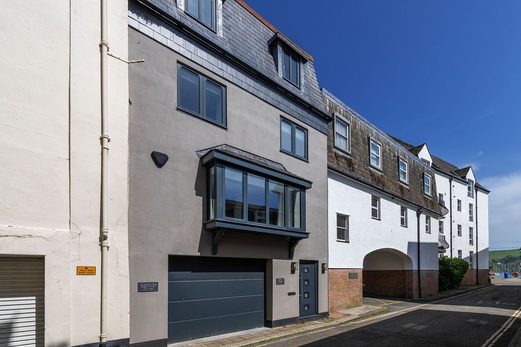 3 bed town house for saleHarbour Cottage, 8 Oxford Street, Dartmouth TQ6