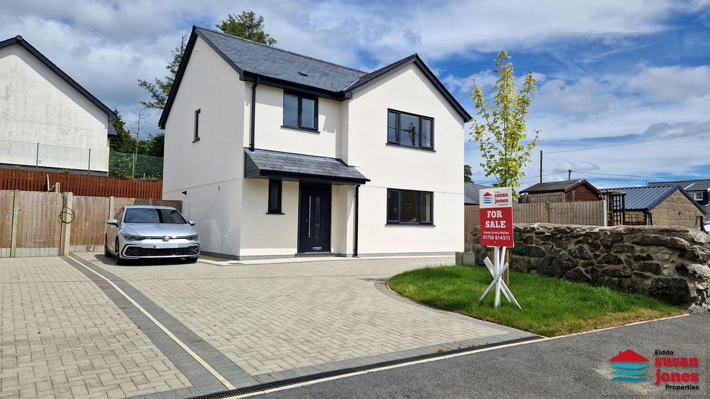 3 bed detached house for sale2 Cwrt Tanws, Cricieth|Criccieth LL52