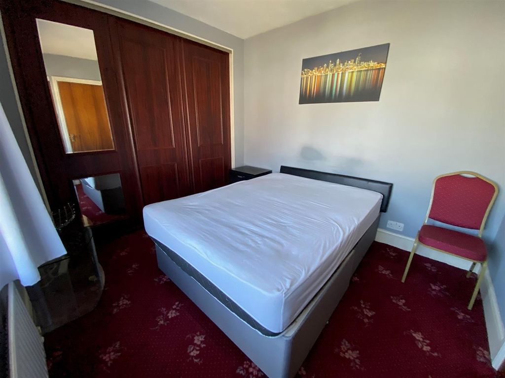 Additional image 16 of 4 bed semi-detached house for saleHunters Hall Road, Dagenham RM10