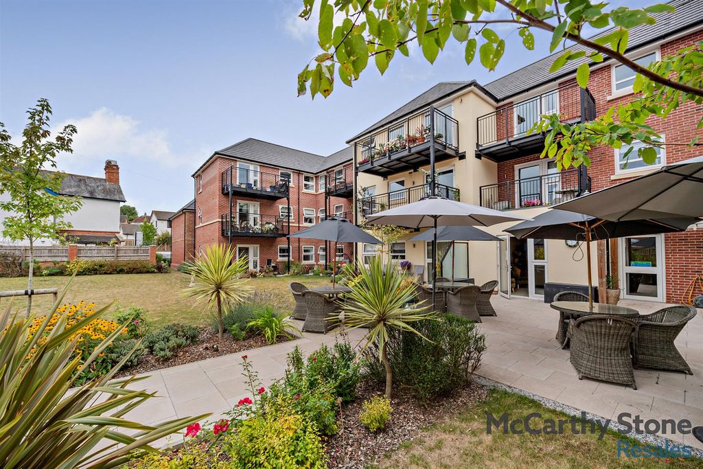 2 bed flat for saleFoxglove Place, Willand Road, Cullompton EX15