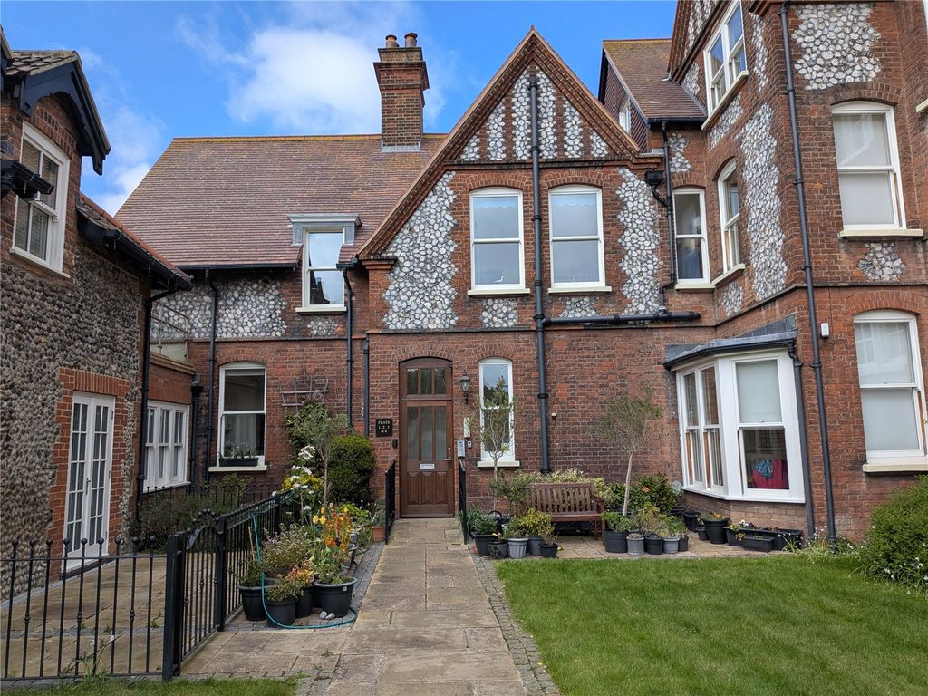 2 bed flat for saleSt. Margarets Road, Cromer, Norfolk NR27