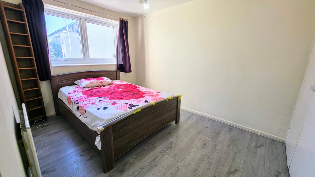 Additional image 17 of 3 bed flat for saleBradwell Avenue, Dagenham RM10