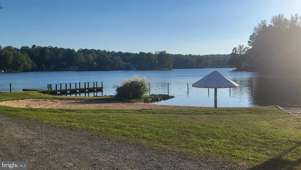 835 North Lake Shore Drive, Louisa, VA 23093