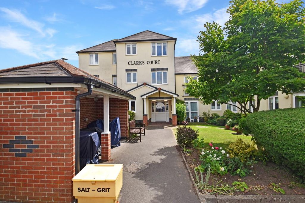 1 bed flat for saleHigh Street, Cullompton EX15