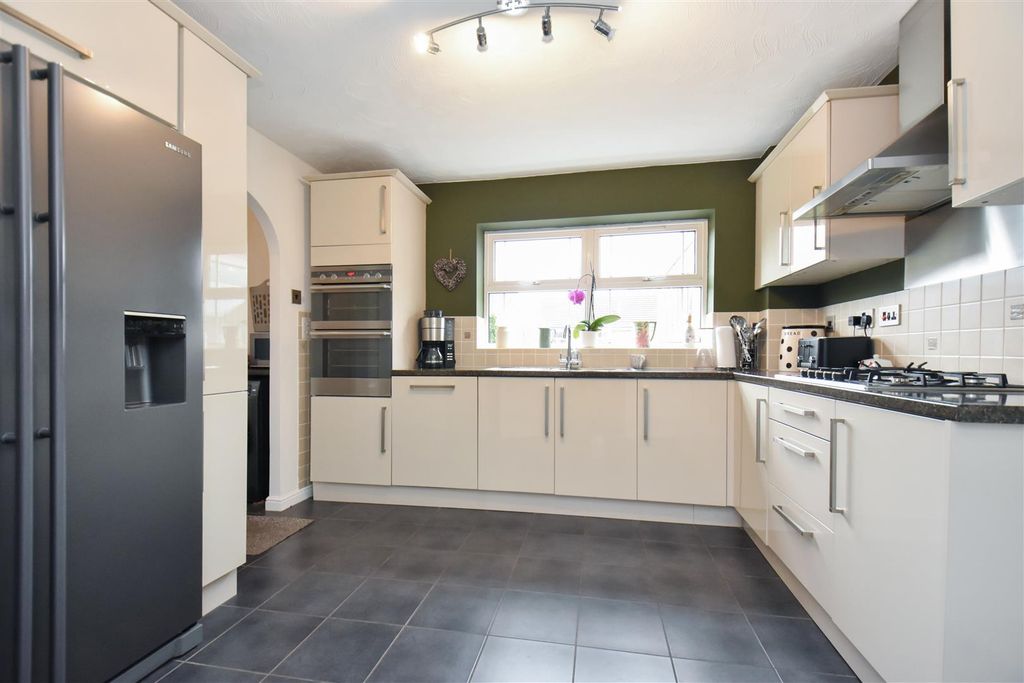 Additional image 2 of 4 bed detached house for saleSiskin Chase, Cullompton EX15