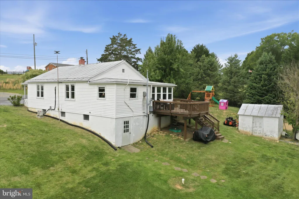 1299 Acorn Hill Road, Bentonville, VA 22610