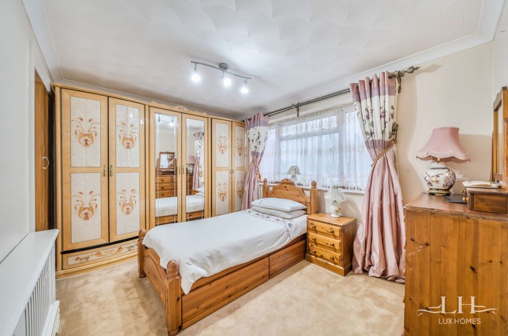 Additional image 5 of 3 bed detached house for saleAldborough Road, Dagenham RM10