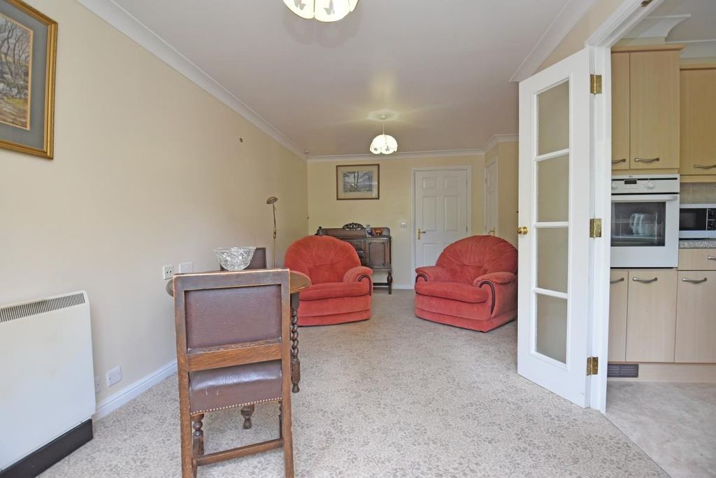 Additional image 5 of 1 bed flat for saleHigh Street, Cullompton EX15