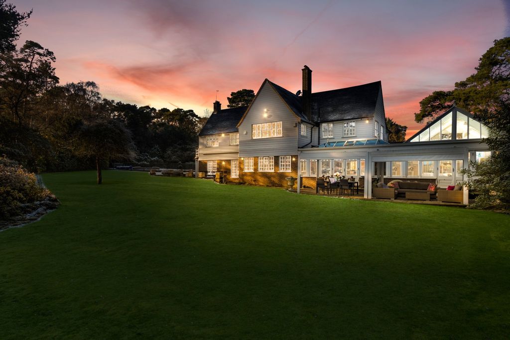 5 bed detached house for salePine Coombe, Croydon CR0 photo 3