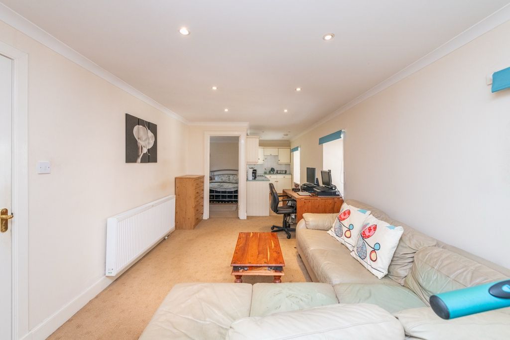 Additional image 2 of 1 bed flat for saleLadywynd, Cupar KY15