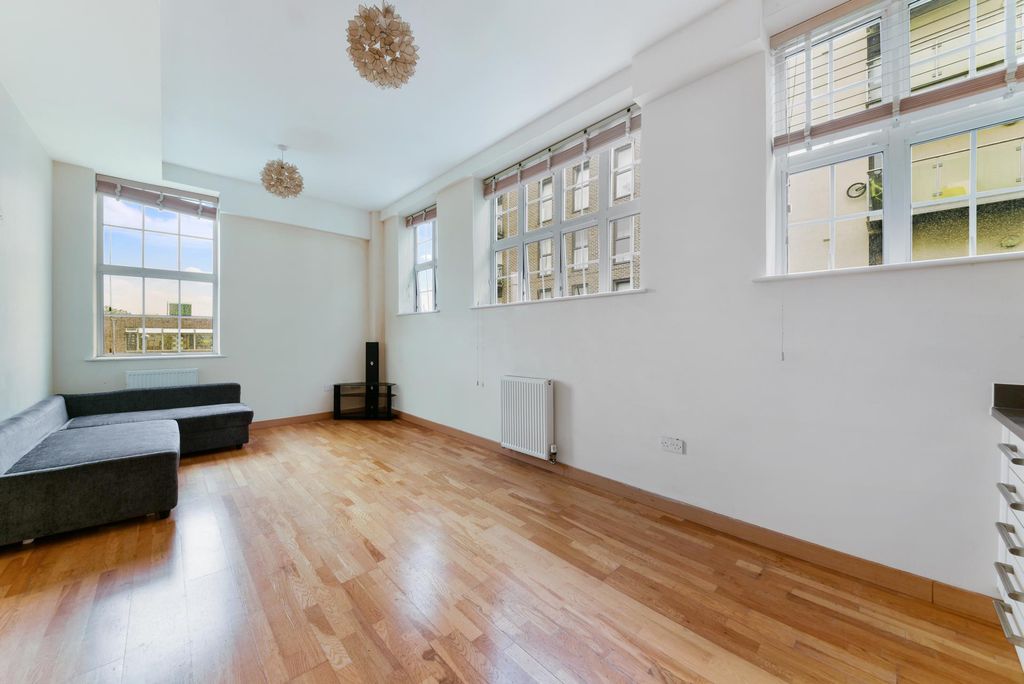 2 bed flat for saleAcademy Court, London RM8
