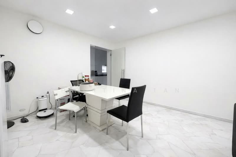 419 Canberra Road photo 3