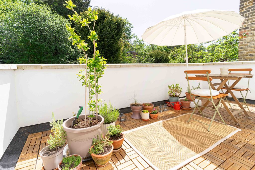Additional image 2 of 2 bed flat for saleBirdhurst Rise, South Croydon CR2
