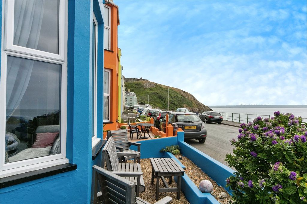 8 bed terraced house for saleMarine Terrace, Criccieth, Gwynedd LL52