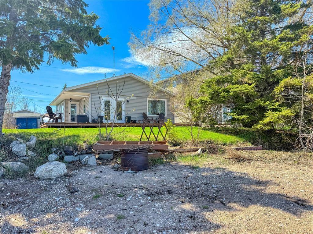 114 Lake Drive E