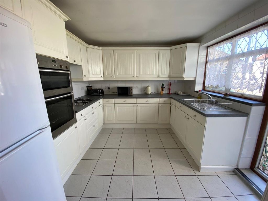 Additional image 4 of 4 bed semi-detached house for saleHunters Hall Road, Dagenham RM10