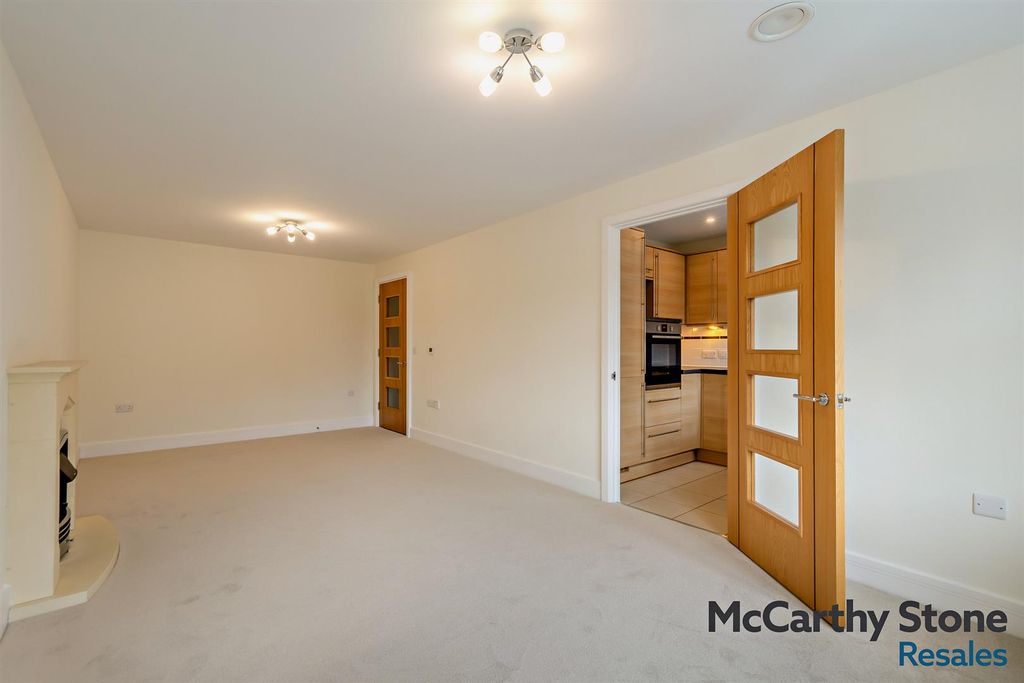 Additional image 4 of 1 bed flat for saleHolmes Place, Crowborough TN6