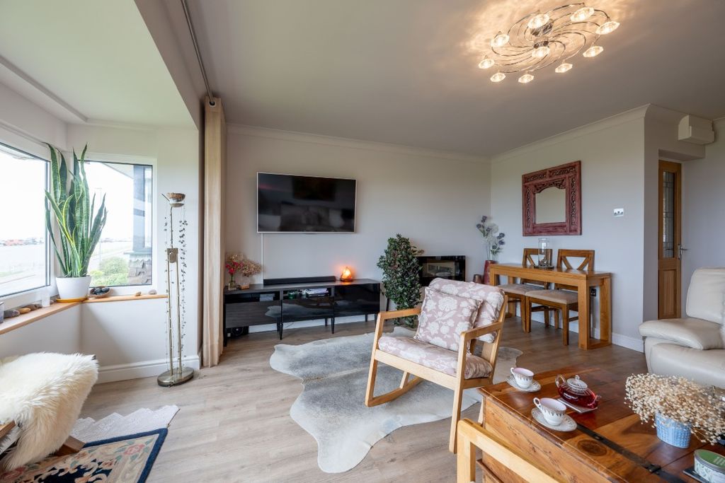 2 bed flat for saleCromer, Norfolk NR27 photo 5