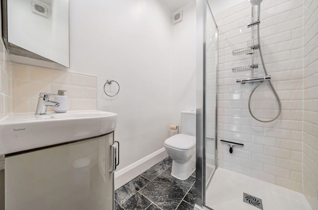 Additional image 21 of 7 bed detached house for saleShepherds Lane, Dartford DA1