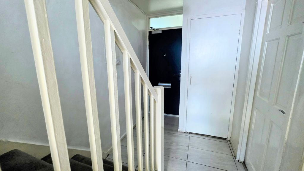 Additional image 12 of 3 bed flat for saleBradwell Avenue, Dagenham RM10