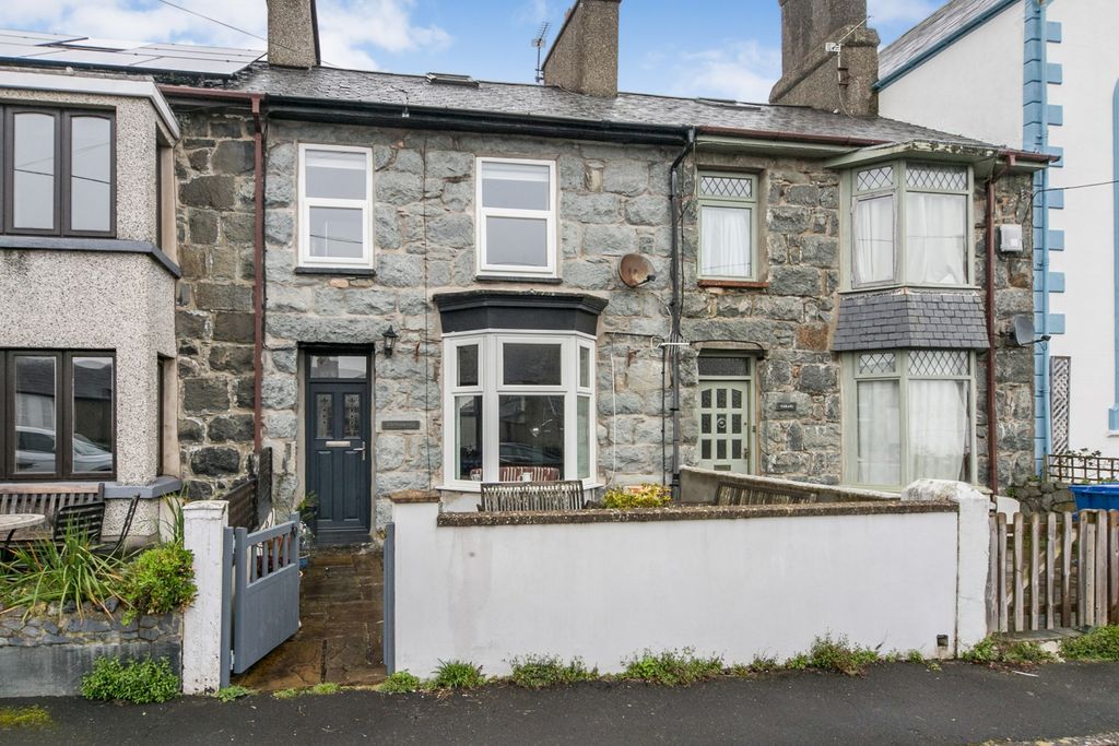 3 bed terraced house for saleCambrian Terrace, Criccieth, Gwynedd LL52