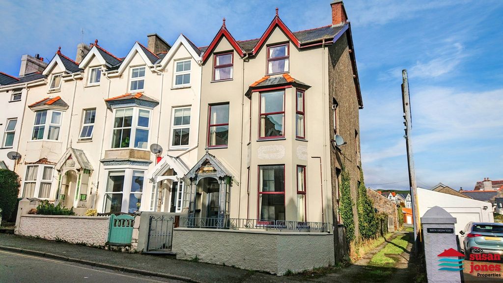 5 bed end terrace house for saleGlasfor Terrace, Cricieth|Criccieth LL52