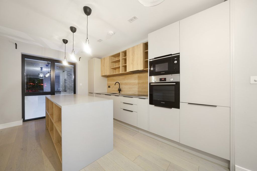 Additional image 4 of 3 bed flat for saleSouth Park Hill Road, South Croydon CR2