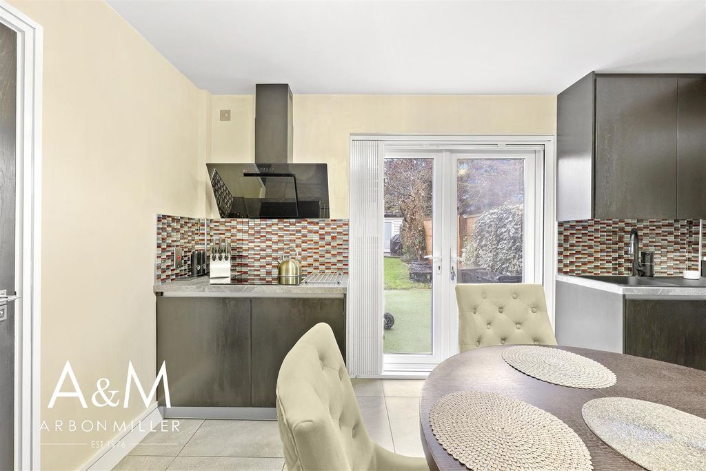 Additional image 7 of 3 bed property for saleMarsh Green Road, Dagenham RM10