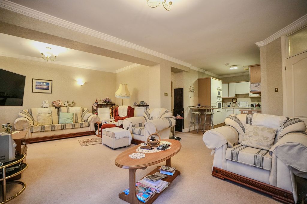 1 bed flat for saleColne Road, Cromer NR27 photo 3