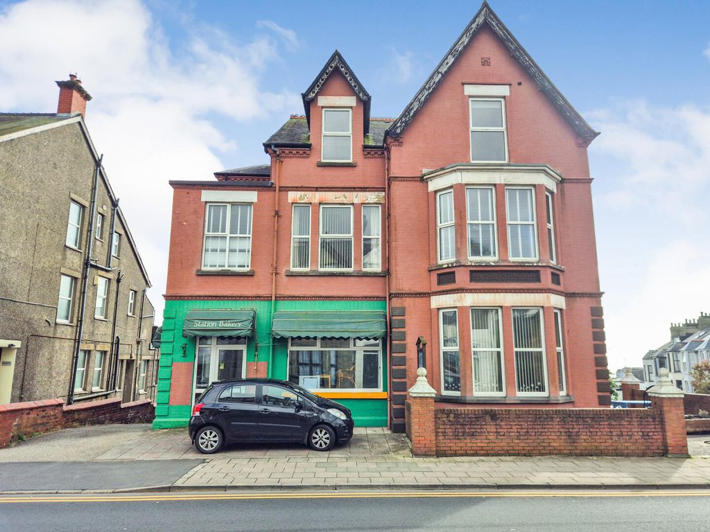 8 bed detached house for saleHigh Street, Criccieth LL52