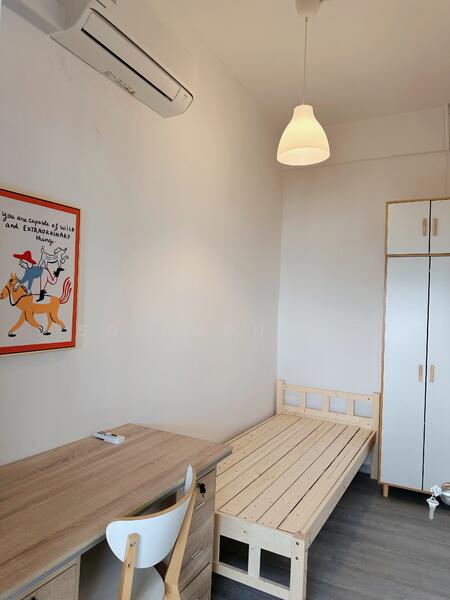 1 Queensway photo 4