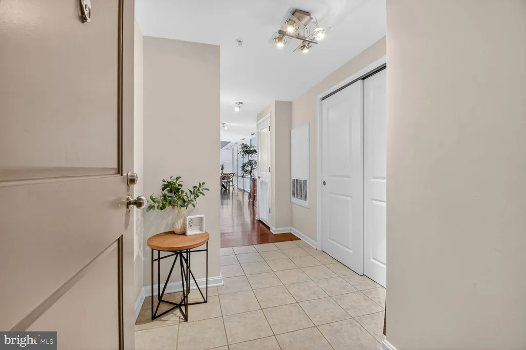 930 Wayne Avenue Unit 405, Silver Spring, MD 20910 photo 4