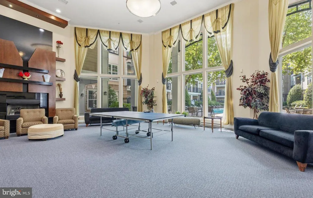 501 Hungerford Drive Unit P82, Rockville, MD 20850