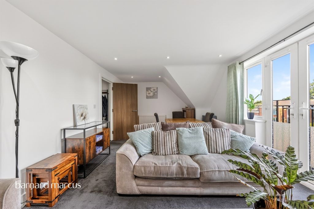Additional image 5 of 2 bed flat for saleKendra Hall Road, South Croydon CR2
