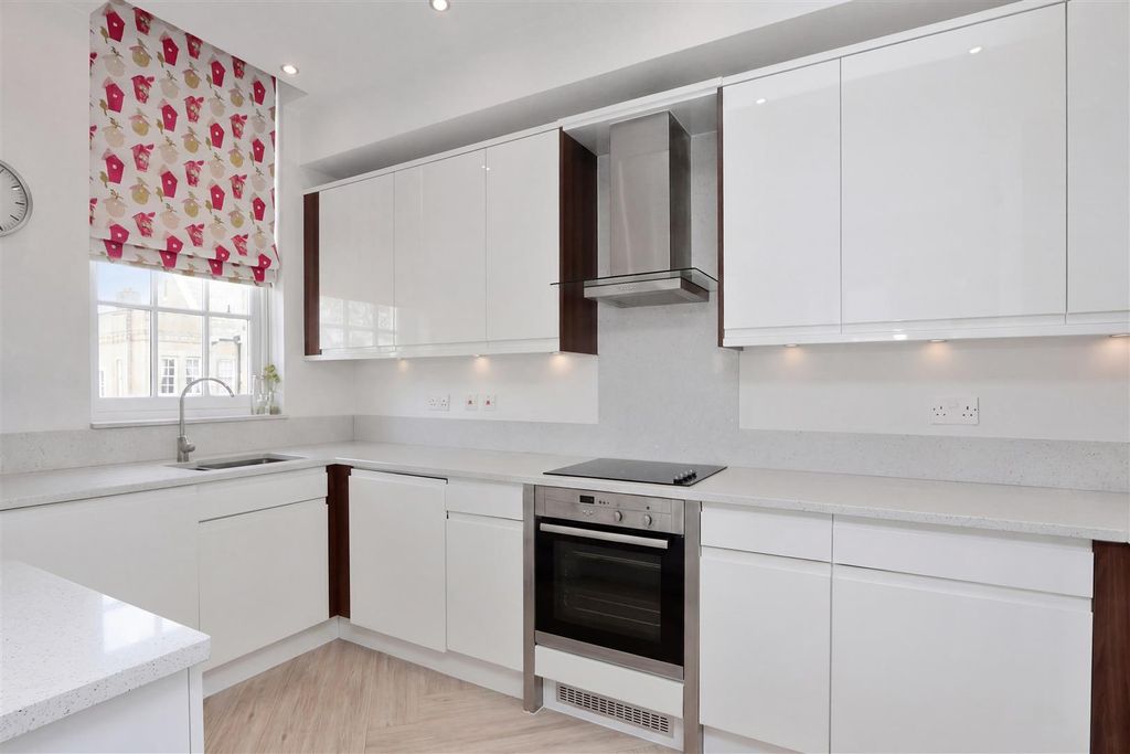 Additional image 2 of 3 bed flat for saleChapel Drive, Dartford DA2