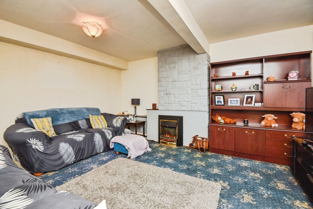 2 bed flat for saleSandylands Promenade, Heysham, Morecambe, Lancashire LA3 photo 5