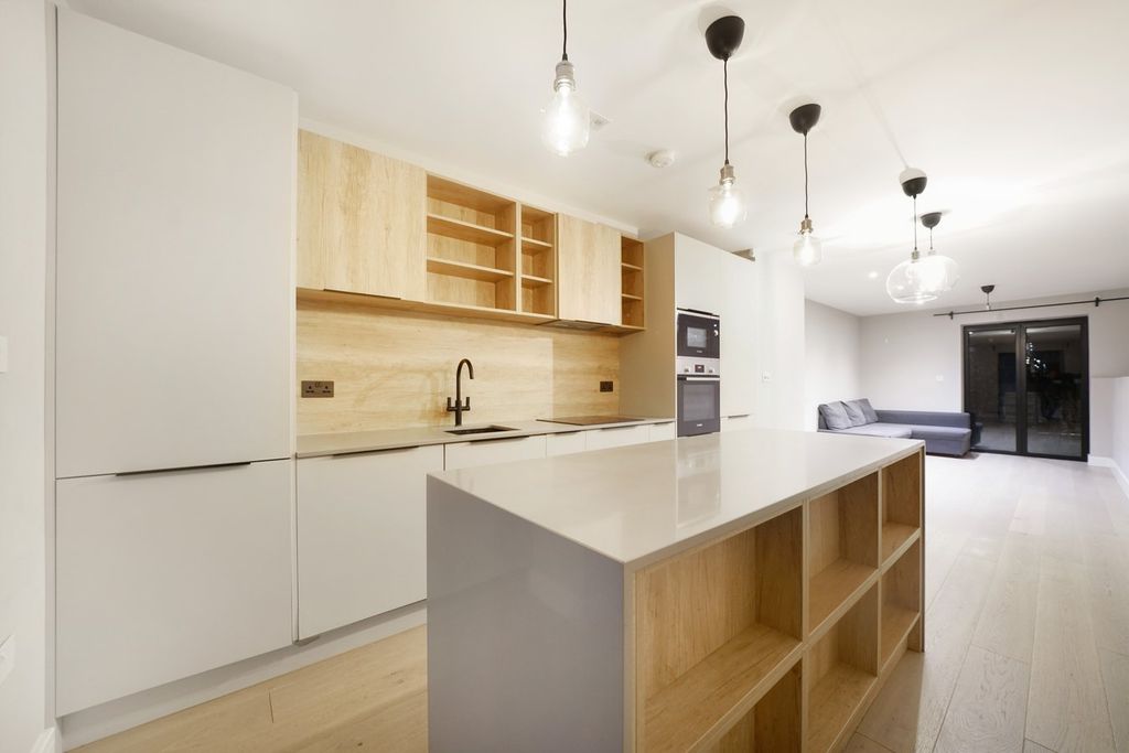 Additional image 2 of 3 bed flat for saleSouth Park Hill Road, South Croydon CR2