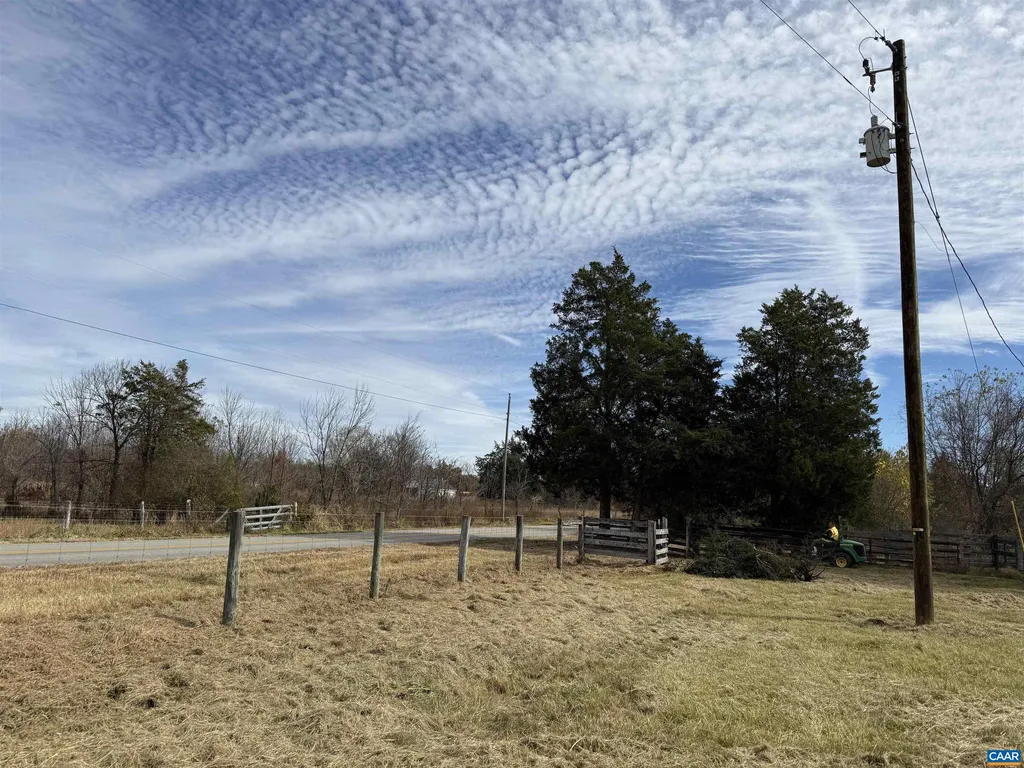 Bridgeport Rd, Arvonia, VA 23004 photo 3