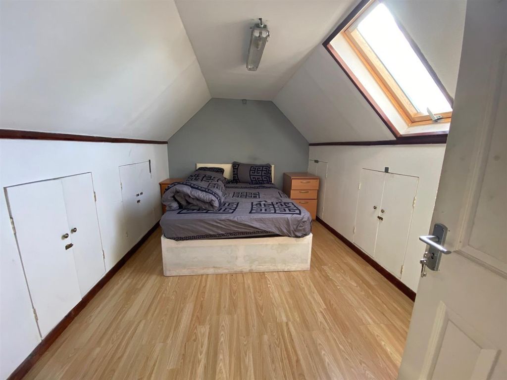 Additional image 17 of 4 bed semi-detached house for saleHunters Hall Road, Dagenham RM10