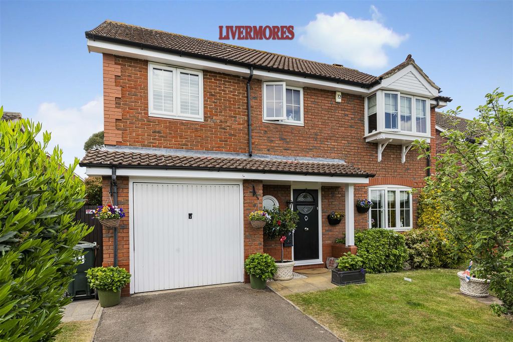 4 bed detached house for saleMartin Road, Dartford DA2
